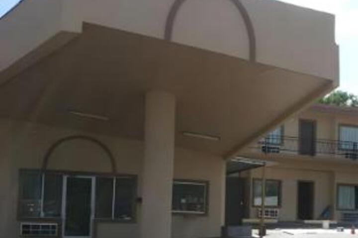 Exterior of Economy Inn Hot Springs