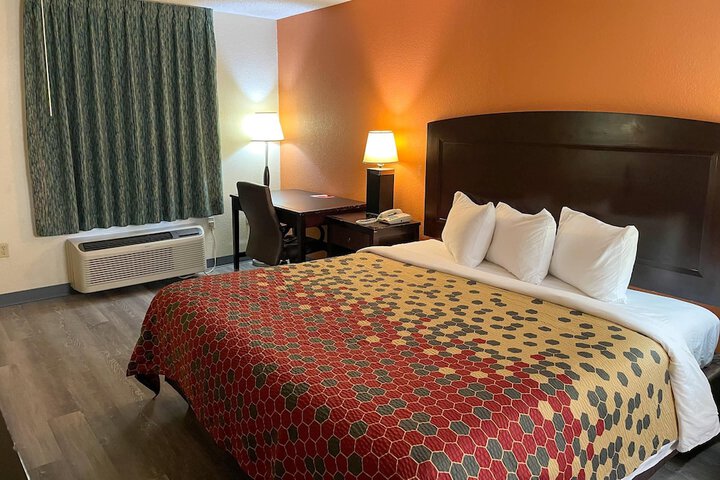 Room 9 of 30
