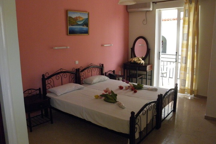 Room 4 of 52