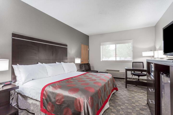 1 King Bed (9 of 14)