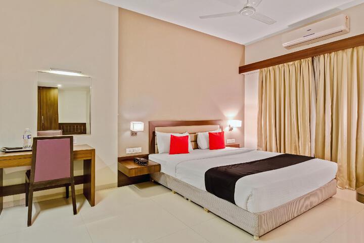 Room 5 of 16