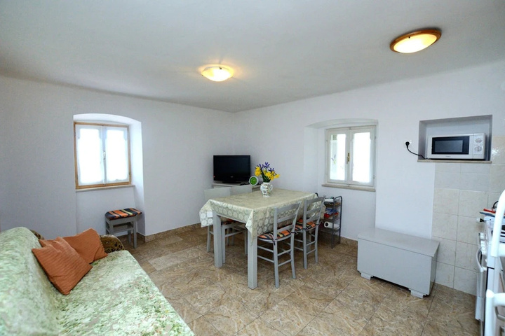 Room 2 of 18