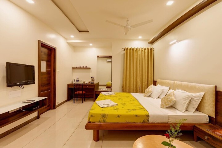Room 8 of 24