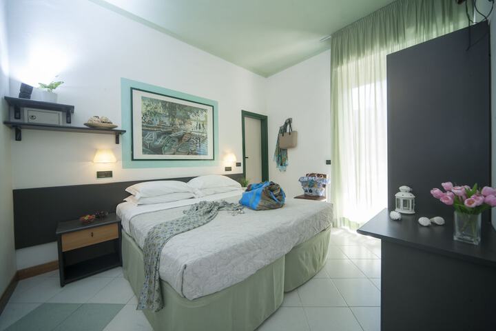 Room 6 of 40