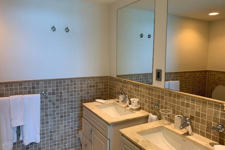 Room 168 of 230