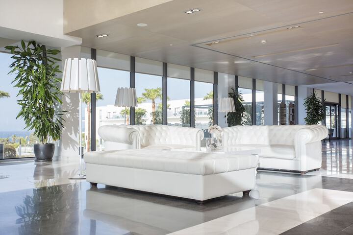 Entrance & Lobby