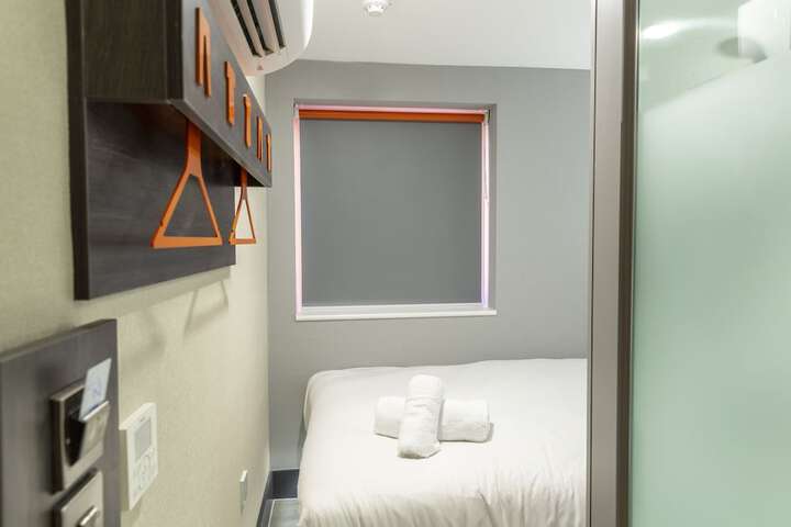 Room 19 of 38