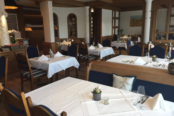 Dining 38 of 72