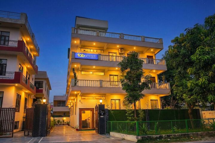 Fabhotel Sai Village