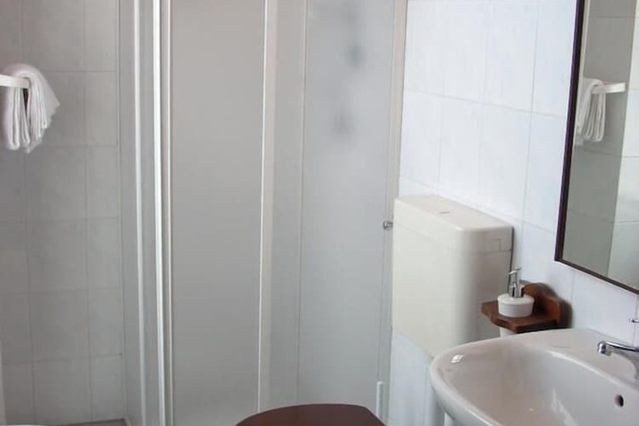 Room 15 of 27