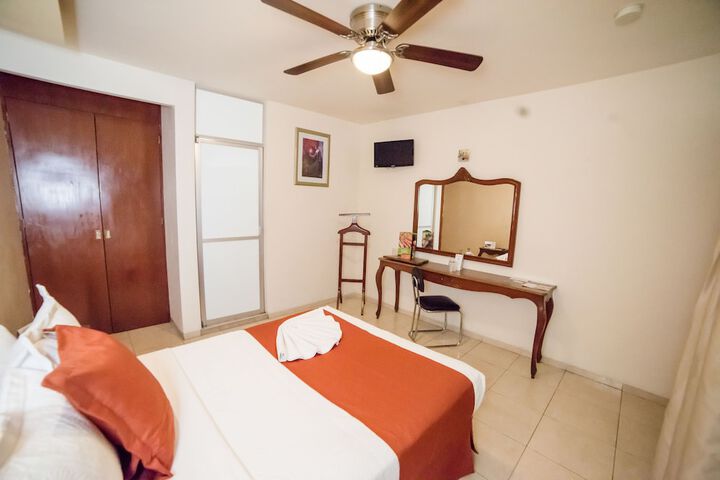 Room 4 of 38