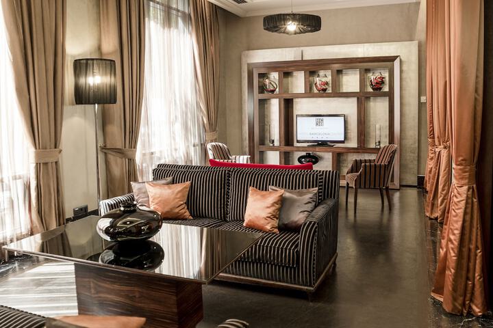 Entrance & Lobby
