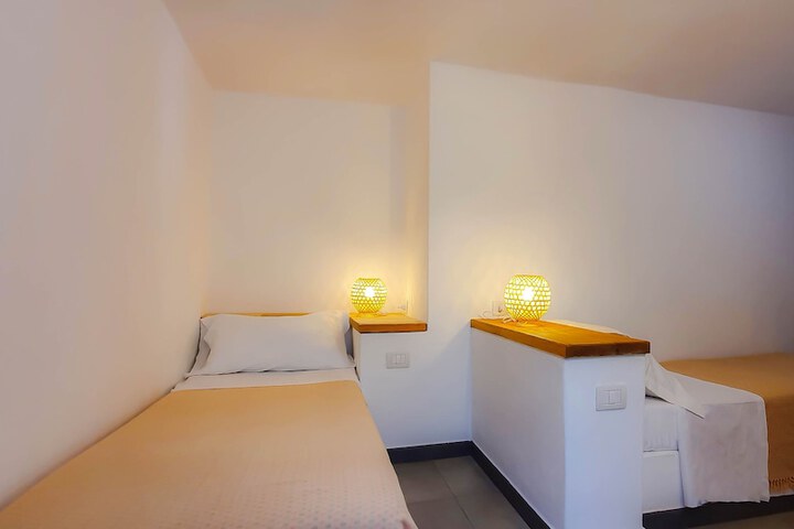 Room 8 of 30