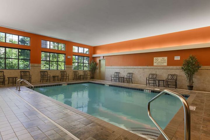 Hotel with Pool