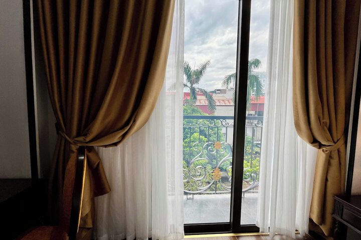 Room 16 of 165