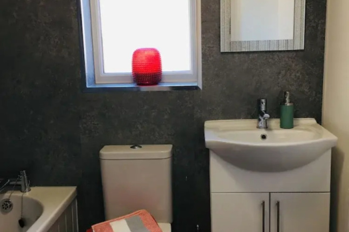 Room 6 of 17