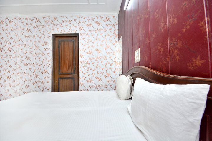 Room 18 of 26
