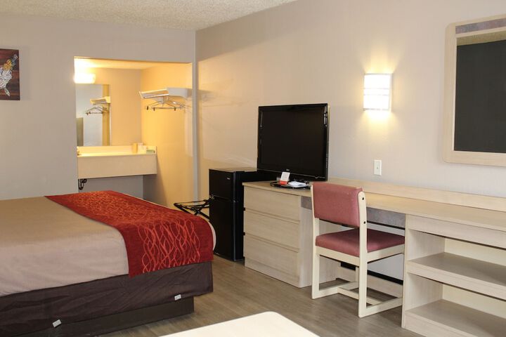 1 King Bed (7 of 7)