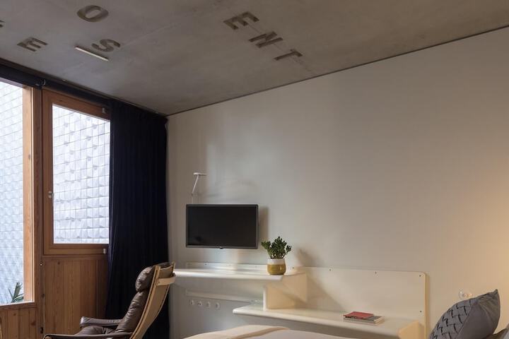 Room 17 of 129
