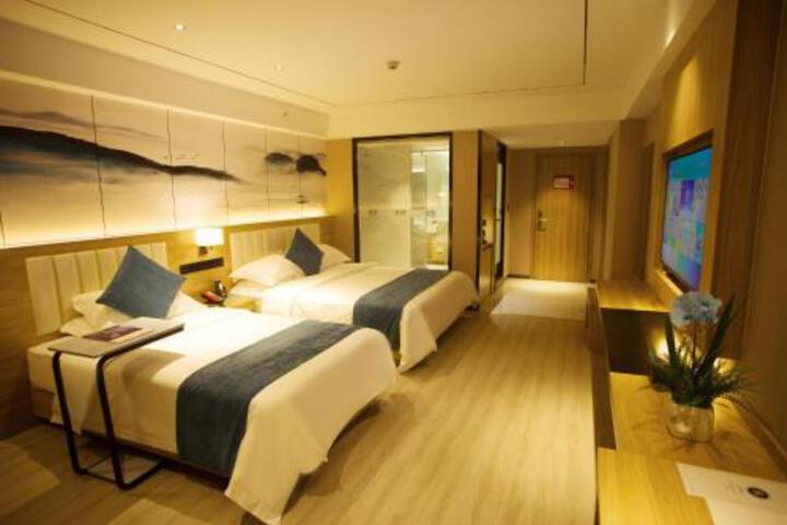 Chengdu H Hotel