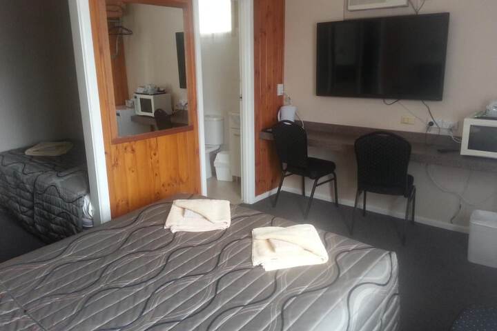 Room 11 of 27