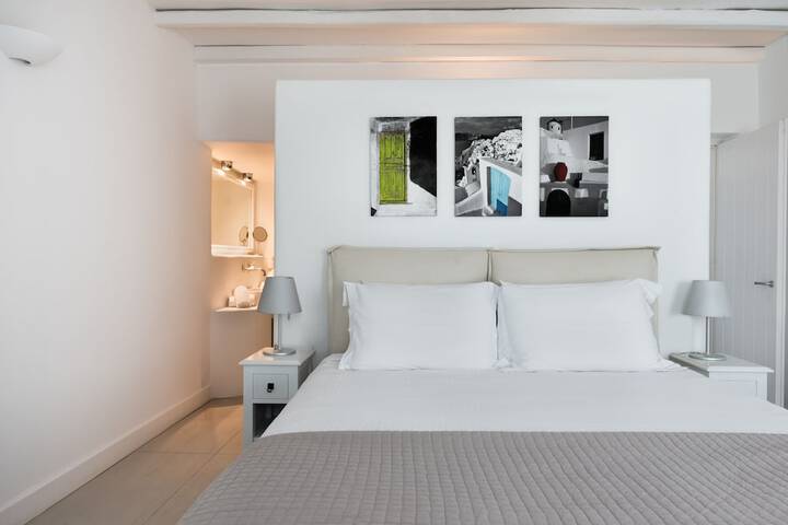 Room 3 of 156