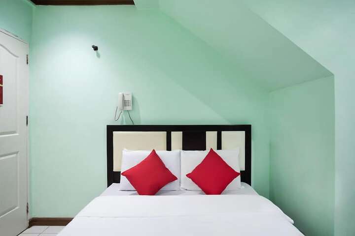 Room 16 of 36