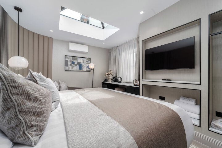 Room 10 of 24