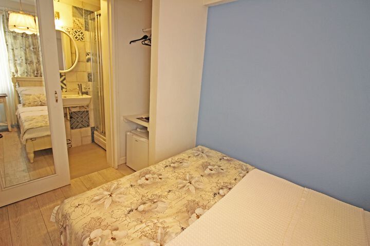 Room 16 of 16