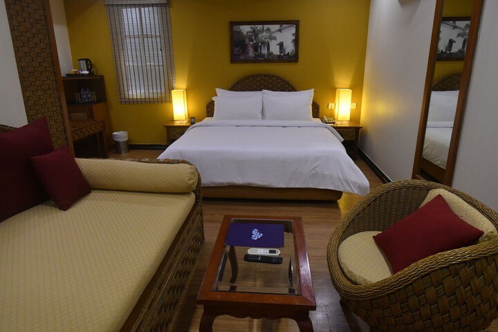 Room 10 of 19