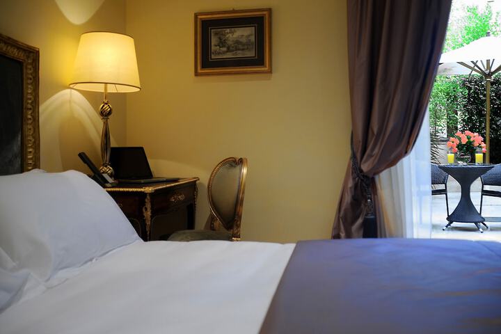 Room 43 of 77