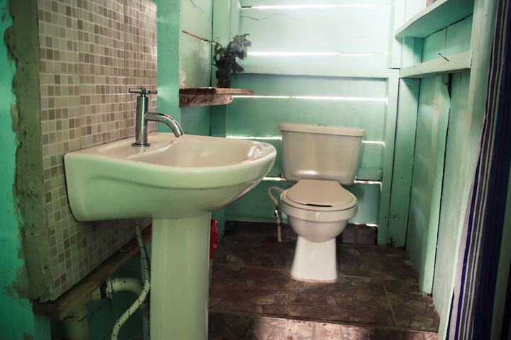 Room 10 of 18