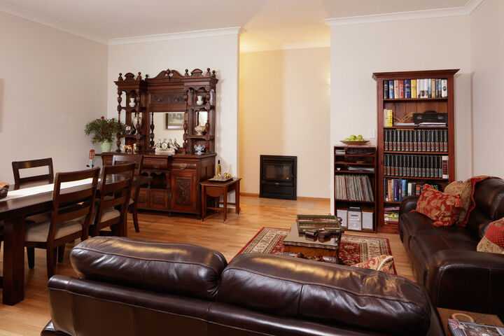 Lounge 23 of 38