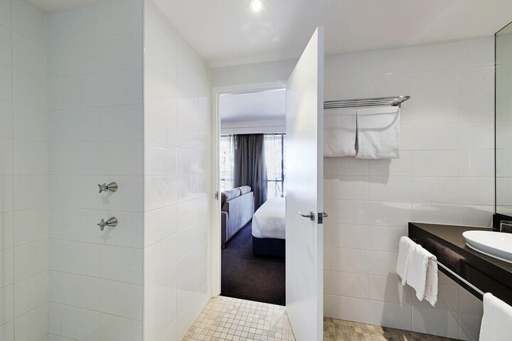 Room 28 of 47