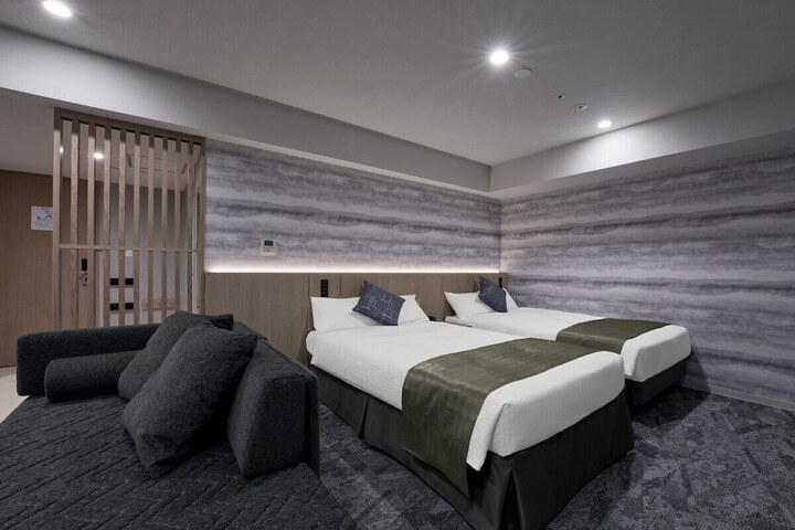 Room 8 of 35
