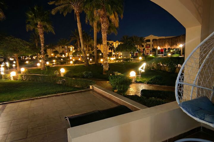 Hotel Exterior 66 of 67