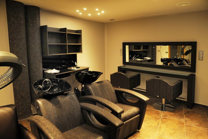 Hair salon