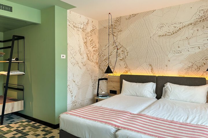 Room 12 of 24