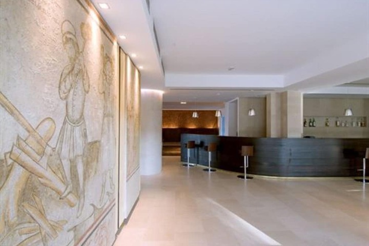 Hotel Interior 6 of 43