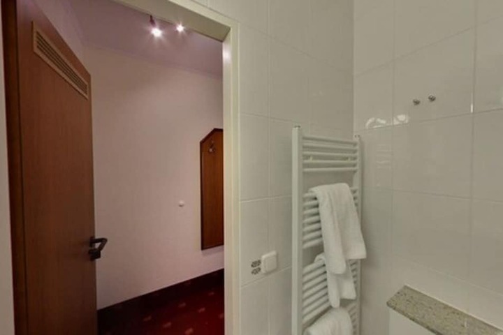 Room 18 of 36