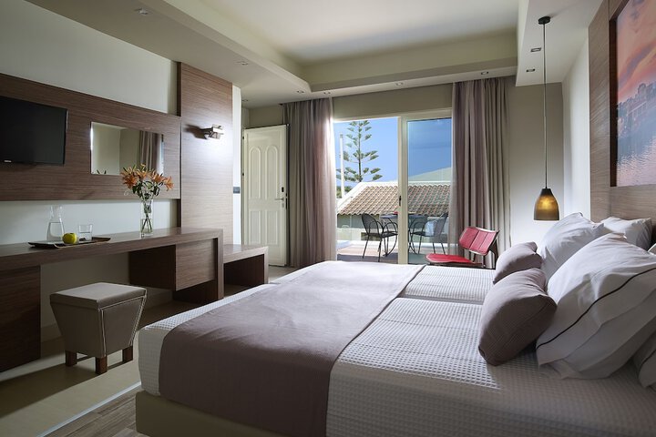 Room 32 of 65