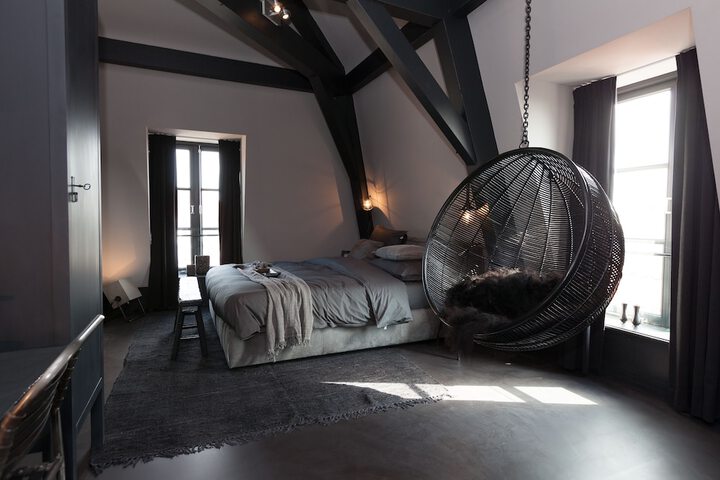 Room 13 of 83