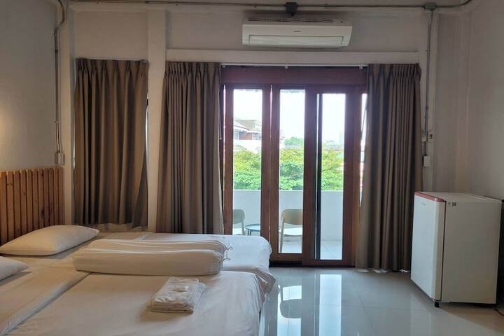 Room 26 of 77