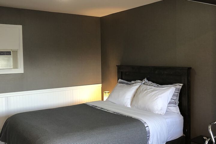 Room 32 of 73