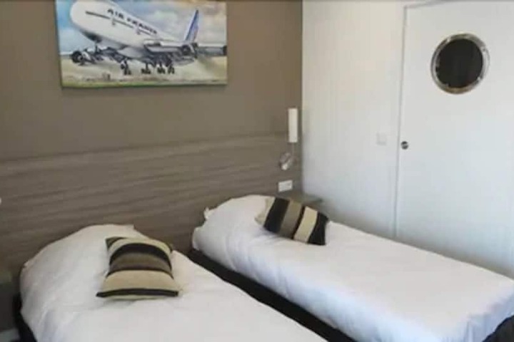 Room 9 of 17