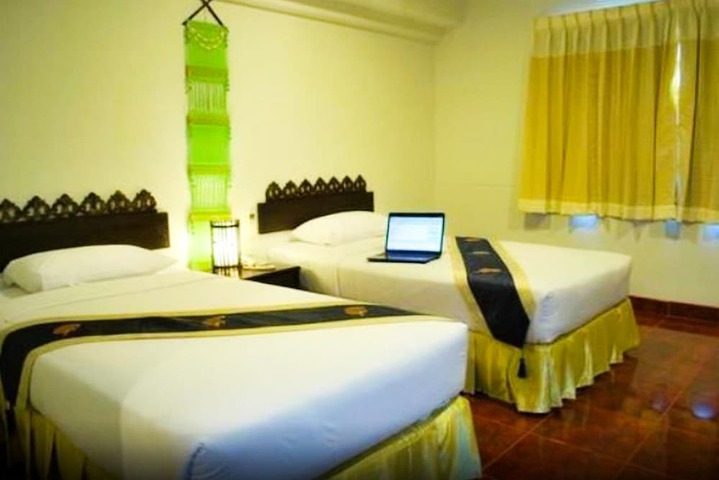 Room 12 of 82