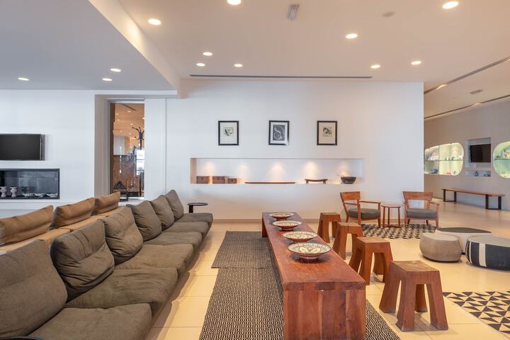 Entrance & Lobby
