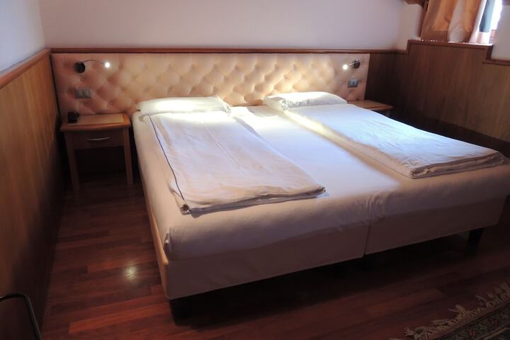 Room 7 of 68