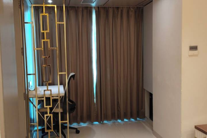 Room 33 of 48