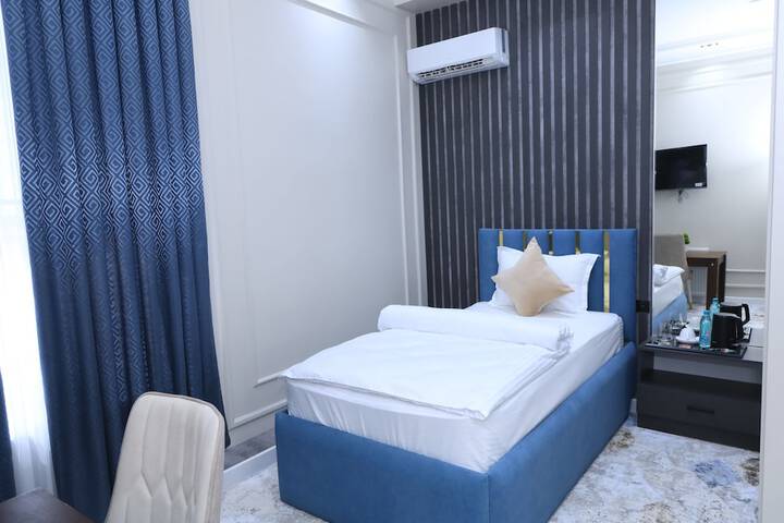 Room 5 of 33
